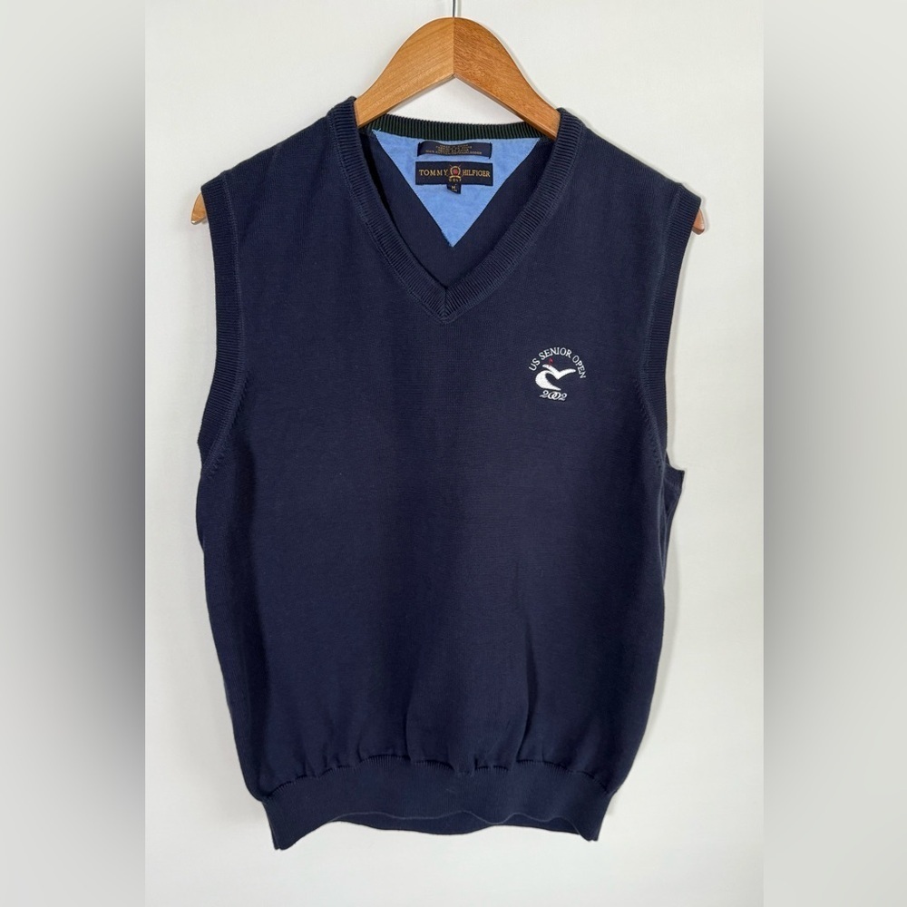 Vintage Tommy Hilfiger embroidered golf vest • Men’s medium